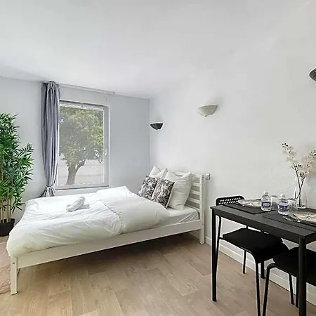 アパートホテル Paris La Defense 3*